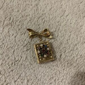 Vintage 4 Photo Frame Brooch